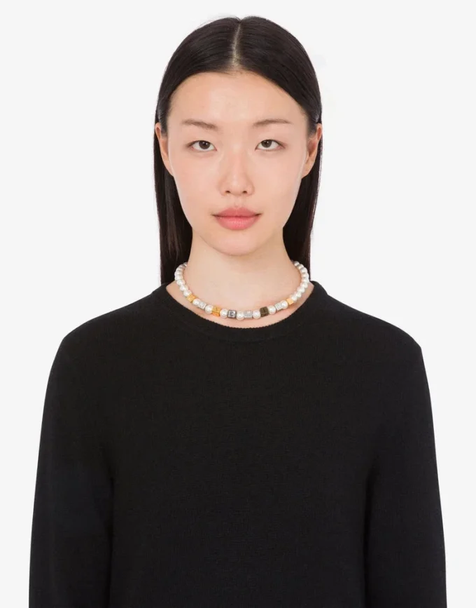 Choker necklace with pearls