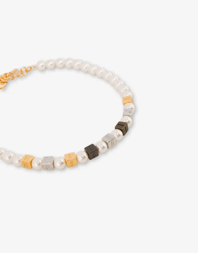 Choker necklace with pearls