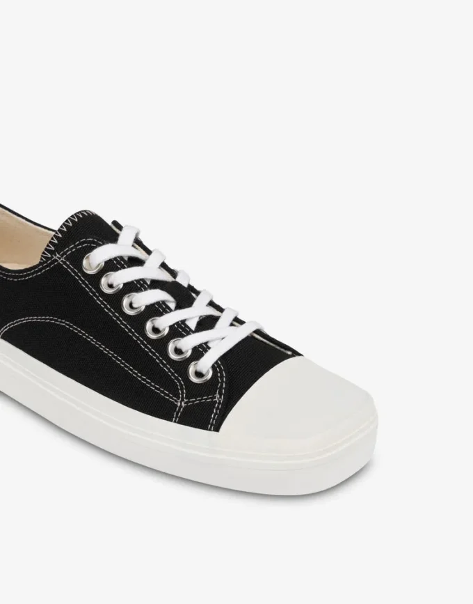 Edge canvas trainers