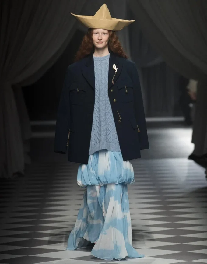 Long skirt with “In the Cloud” print