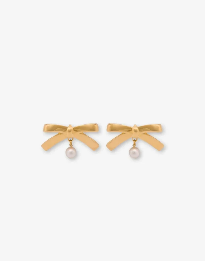 Metal earrings with pearl