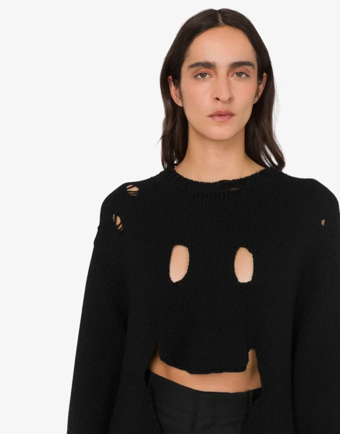 Oversized pullover in carved wool