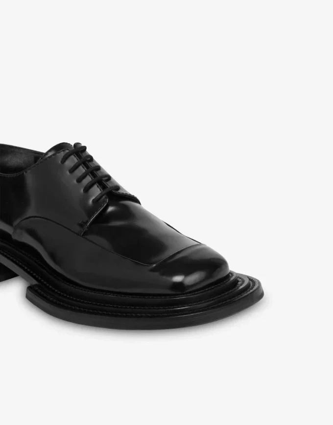 Shiny calfskin derby