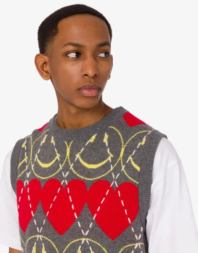 Wool blend sleeveless sweater Smiley® Wool blend sleeveless sweater Smiley®